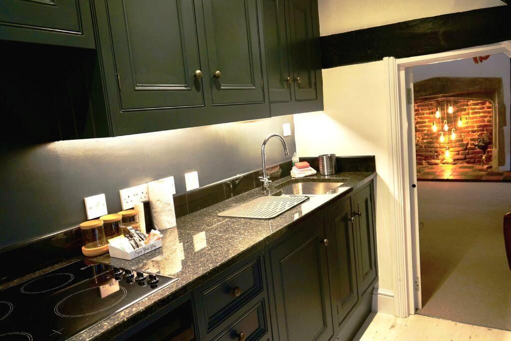 윈저 Epic Location, Views & Large Private Terrace 아파트 외부 사진